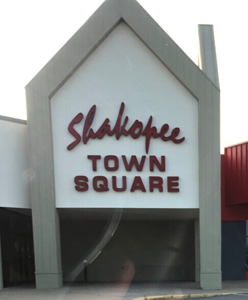 More Photos Of 1116 Shakopee Town Sq, Shakopee Movie Theatre For Sale