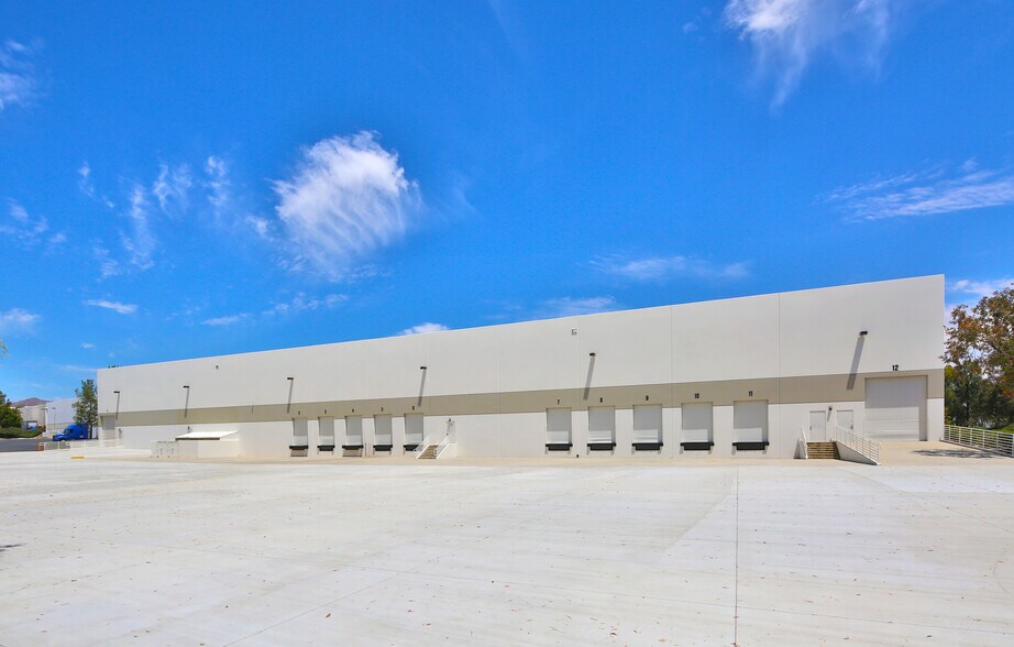 More Photos Of 28220 Industry Dr, Valencia Distribution For Lease