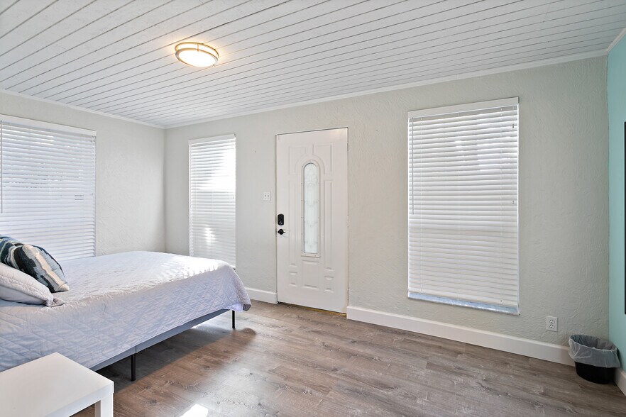 More Photos Of 56 Grove Ave, Saint Augustine Restaurant For Sale