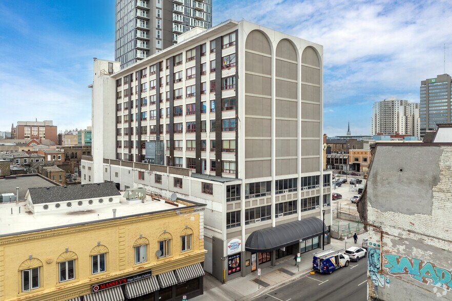 More Photos Of 186 King St, London Apartments For Lease