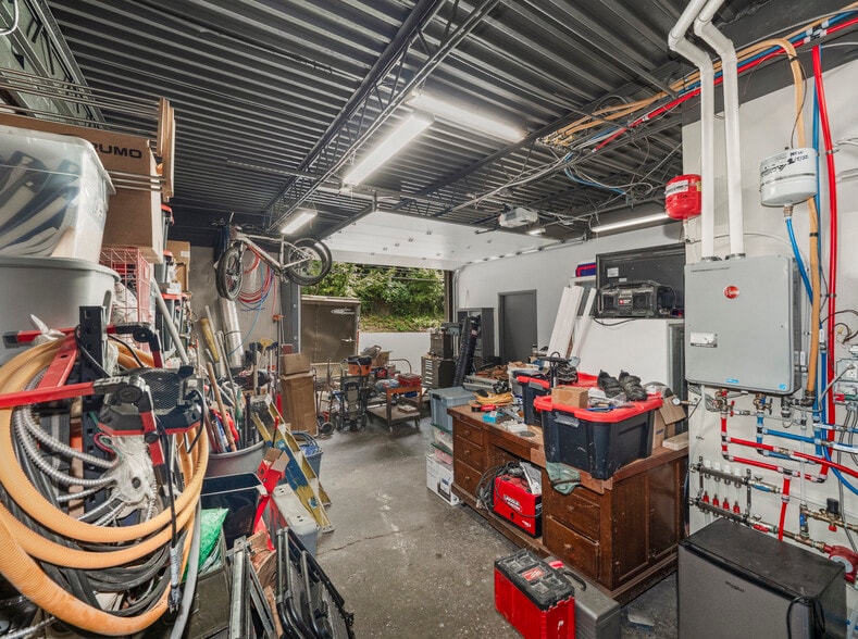 More Photos Of 2405 Mcneilly Ave, Pittsburgh Auto Repair For Sale