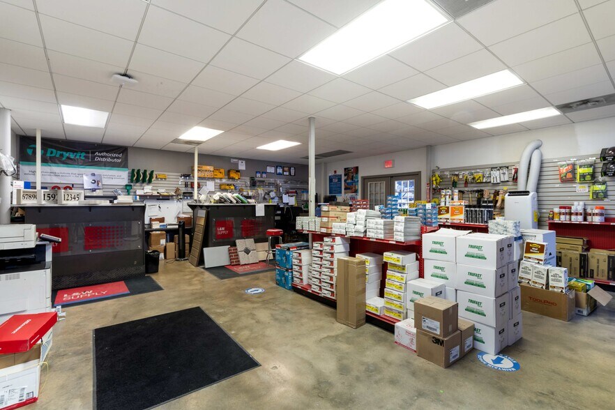 More Photos Of 1707 Graham Rd, College Station Warehouse For Lease