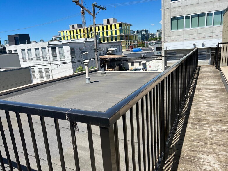 More Photos Of 117 6 Th Av W, Vancouver Flex For Lease