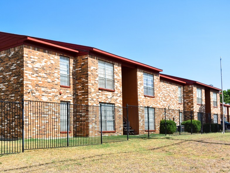 More Photos Of 1105 N 18th St, Killeen Apartments For Sale