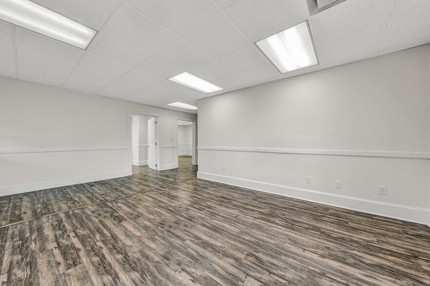 More Photos Of 628 S Colorado St, Salem Office For Sale