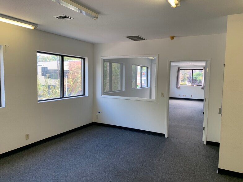 More Photos Of 2518-2524 NE Broadway St, Portland Office For Lease