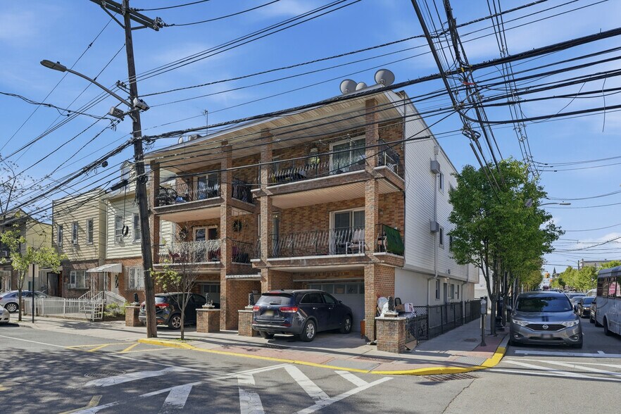 Primary Photo Of 325 39th St, Union City Multifamily For Sale