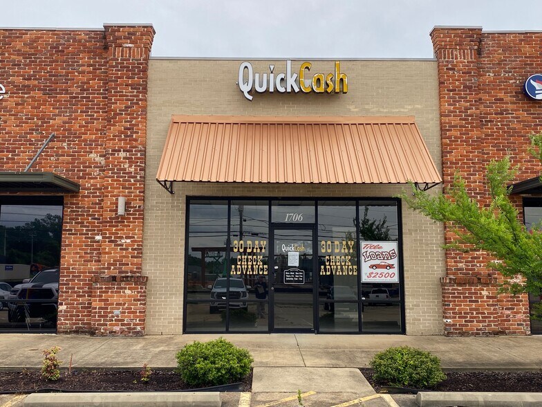 More Photos Of 1700 N Gloster St, Tupelo Storefront For Lease