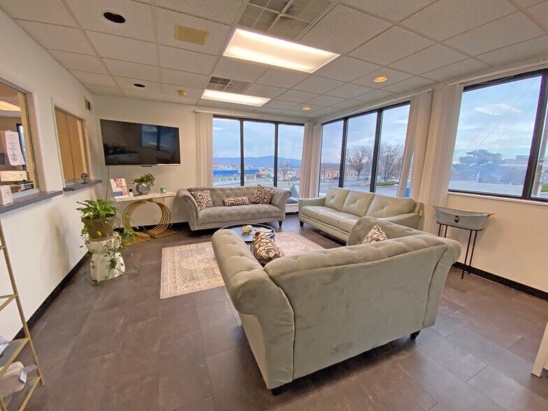 More Photos Of 30 E Shady Ln, Enola Medical For Lease