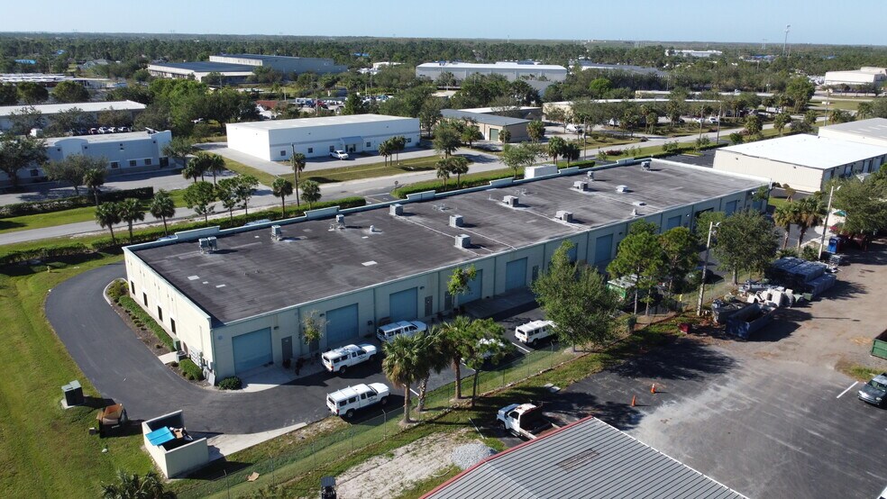 More Photos Of 5570 Lee St, Lehigh Acres Light Manufacturing For Lease