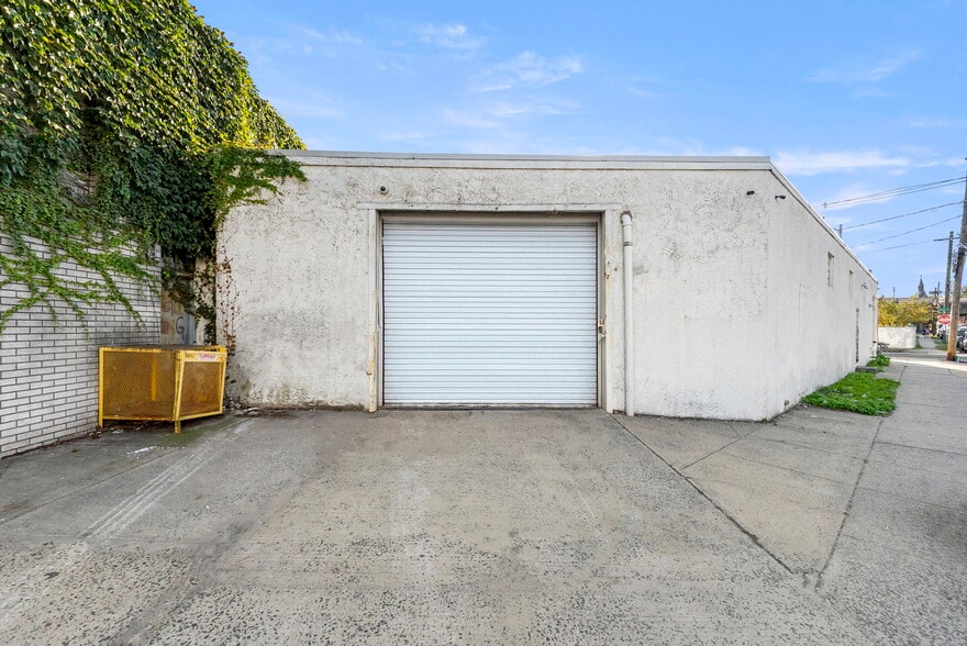 More Photos Of 1160 Chestnut St, Elizabeth Light Manufacturing For Lease
