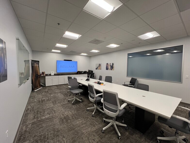 More Photos Of 21123 Nordhoff St, Chatsworth Warehouse For Lease