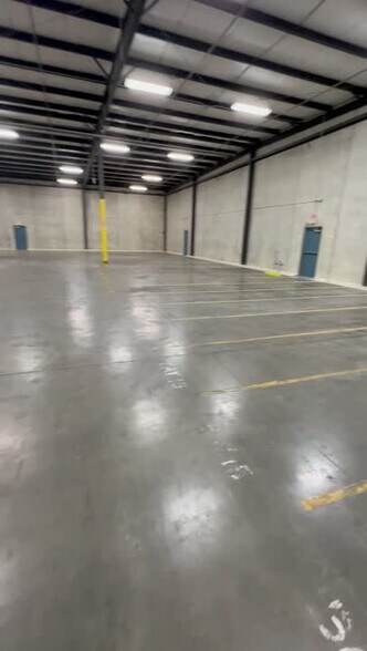 More Photos Of 2111 E 17th St, Des Moines Warehouse For Sale