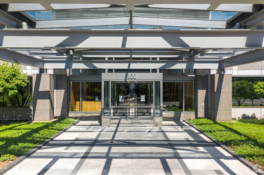 More Photos Of 100 Somerset Corporate Blvd, Bridgewater Coworking Space