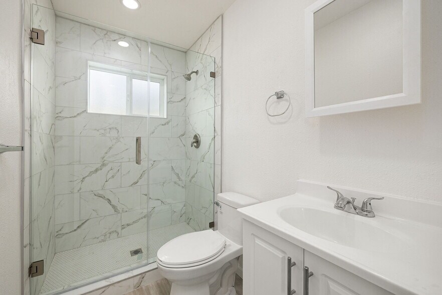 More Photos Of 618 S Van Ness Ave, Santa Ana Apartments For Sale