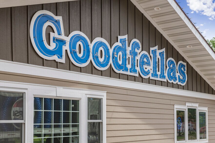 More Photos Of 14351 NE 78th St, Foley Restaurant For Sale