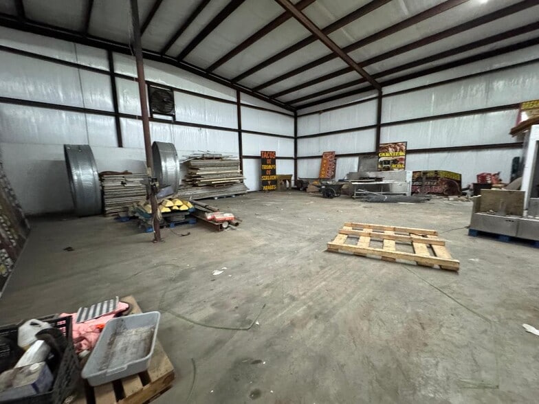 More Photos Of 705 Freeport St, Houston Warehouse For Sale