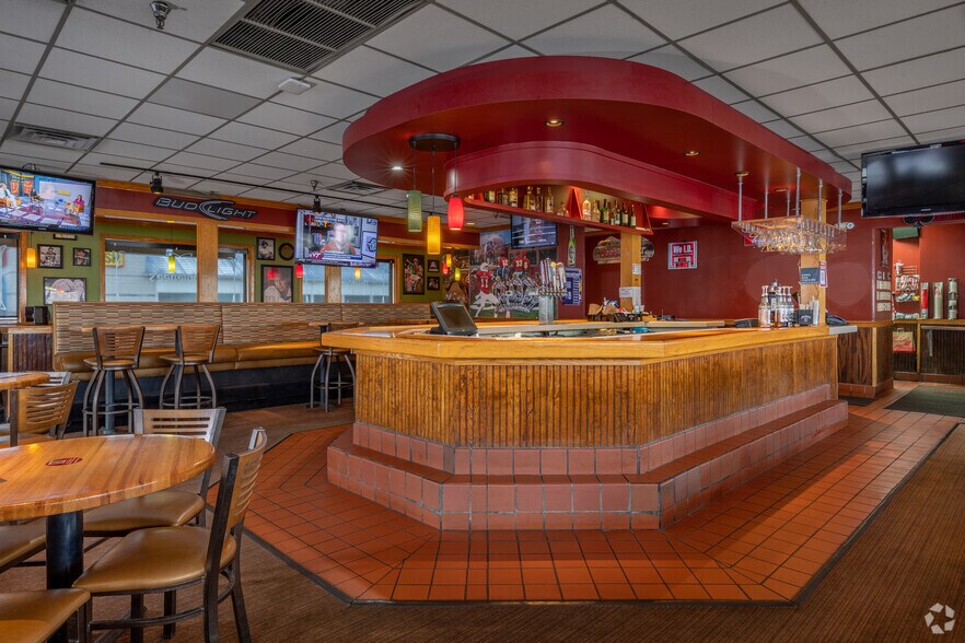 More Photos Of 4717 Dixie Hwy, Louisville Restaurant For Lease