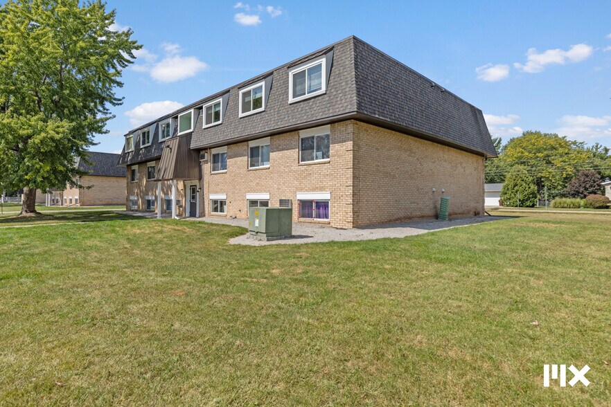 More Photos Of 757 W Shepherd St, Charlotte Apartments For Sale