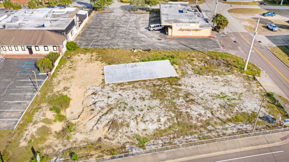 More Photos Of 300 N Cocoa Blvd, Cocoa Restaurant For Lease