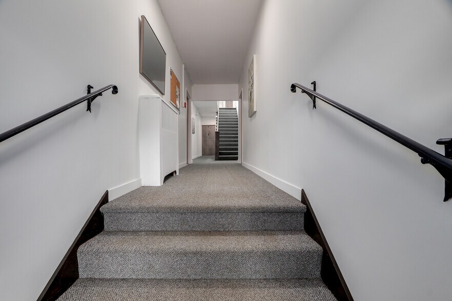 More Photos Of 3755 Cambie St, Vancouver Apartments For Sale