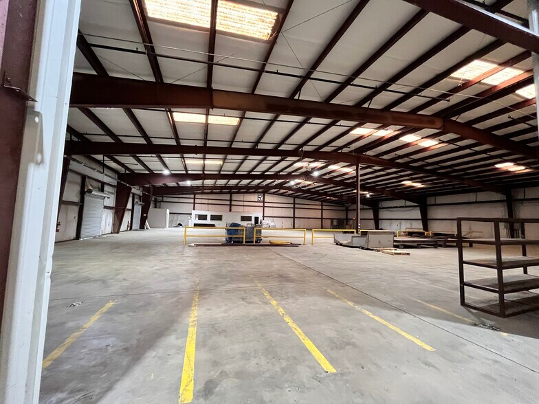 More Photos Of 2117 McMillan St, Auburn Warehouse For Lease