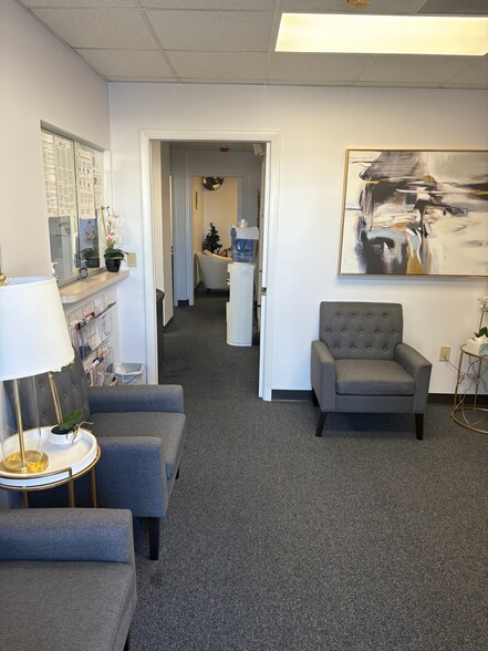 More Photos Of 1531 Tamiami Trl S, Venice Office For Sale