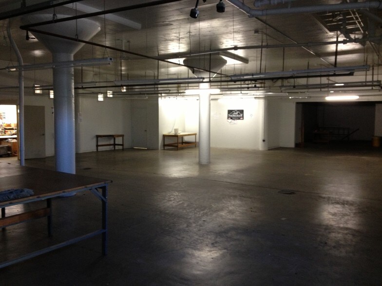 More Photos Of 865-867 Isabella St, Oakland Warehouse For Lease