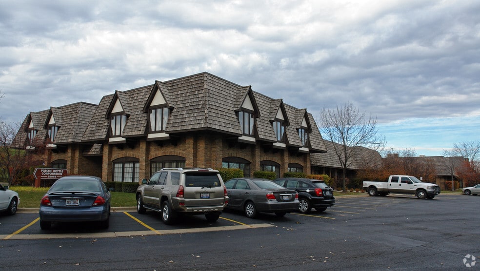 More Photos Of 28045 N Ashley Cir, Libertyville Light Distribution For Lease