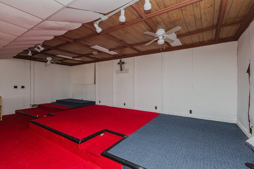 More Photos Of 5110 S Hydraulic St, Wichita Freestanding For Sale