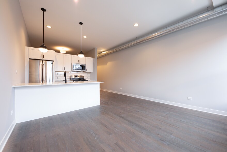 More Photos Of 1637 W Chicago Ave, Chicago Apartments For Lease