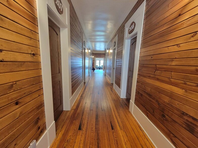 More Photos Of 110 Mc Lean Ave, Cotter Hotel For Sale