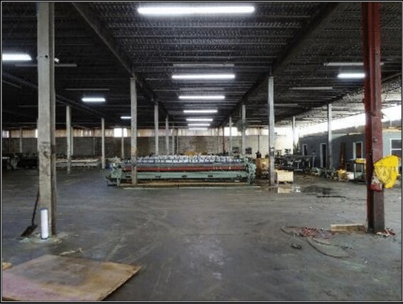 More Photos Of 144 Parkview St, Westminster Distribution For Sale