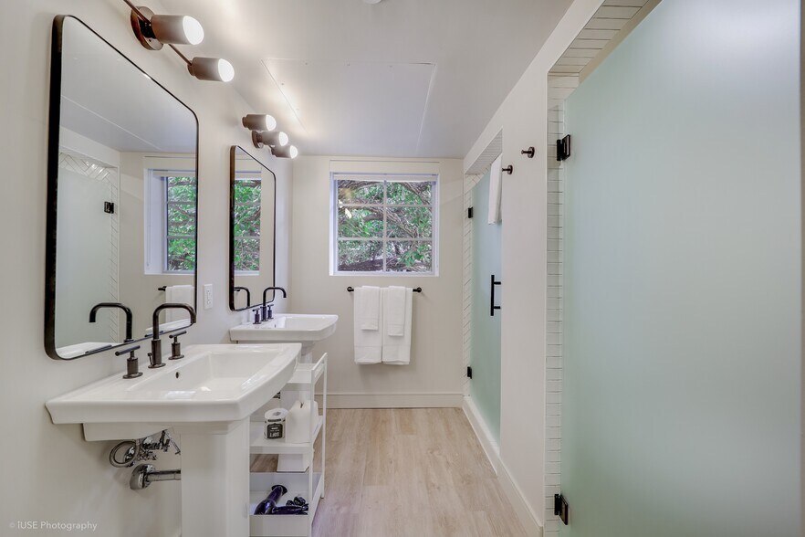 More Photos Of 310 Meridian Ave, Miami Beach Hotel For Sale