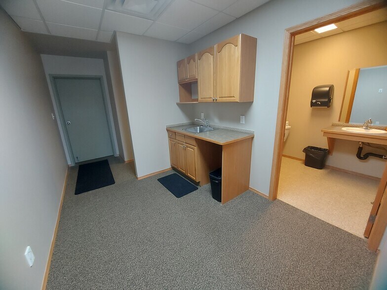 More Photos Of 7471 Edgar Industrial Bnd, Red Deer Warehouse For Lease
