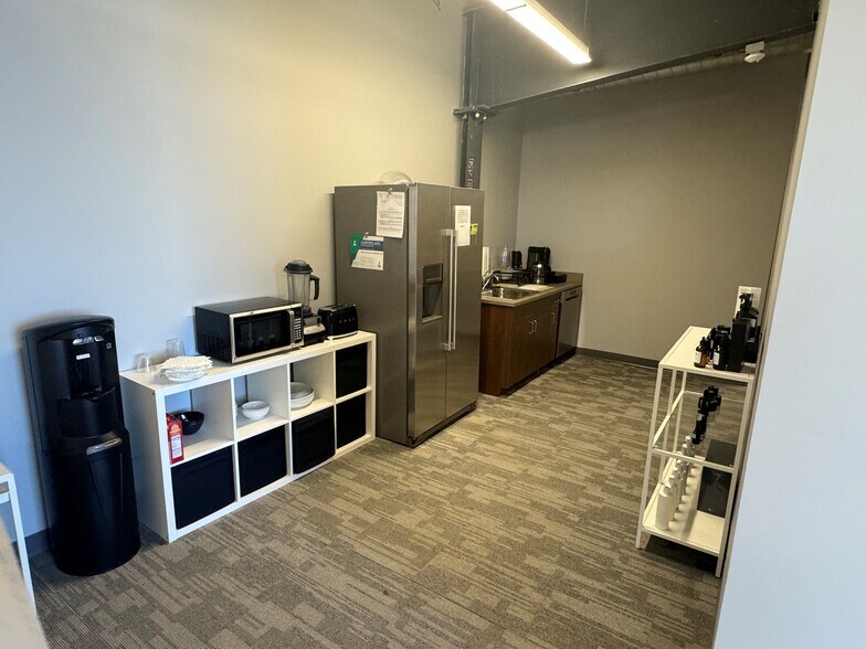 More Photos Of 11640 Teller St, Broomfield Light Distribution For Lease