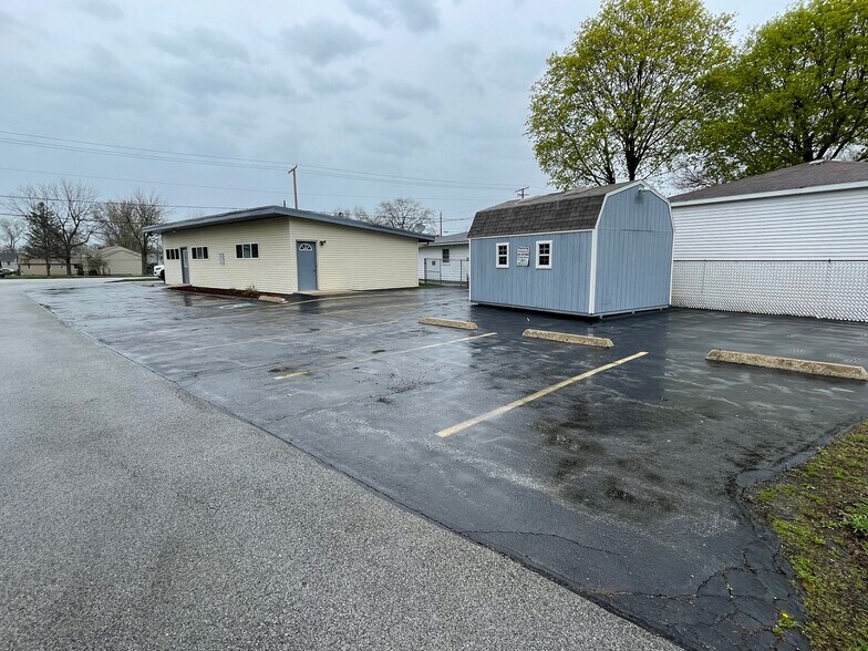 More Photos Of 1741 W Old Ridge Rd, Hobart Storefront Retail Office For Lease