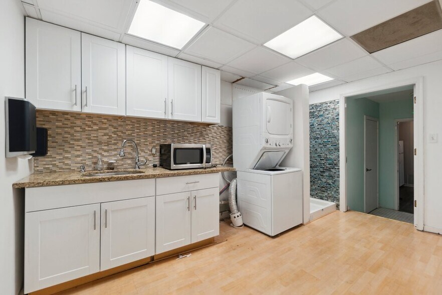 More Photos Of 519-521 N Charles St, Baltimore Office For Sale