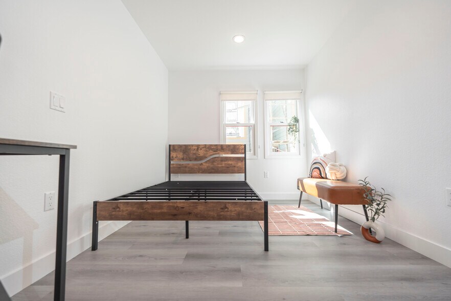More Photos Of 1016 W 21st St, Los Angeles Apartments For Sale