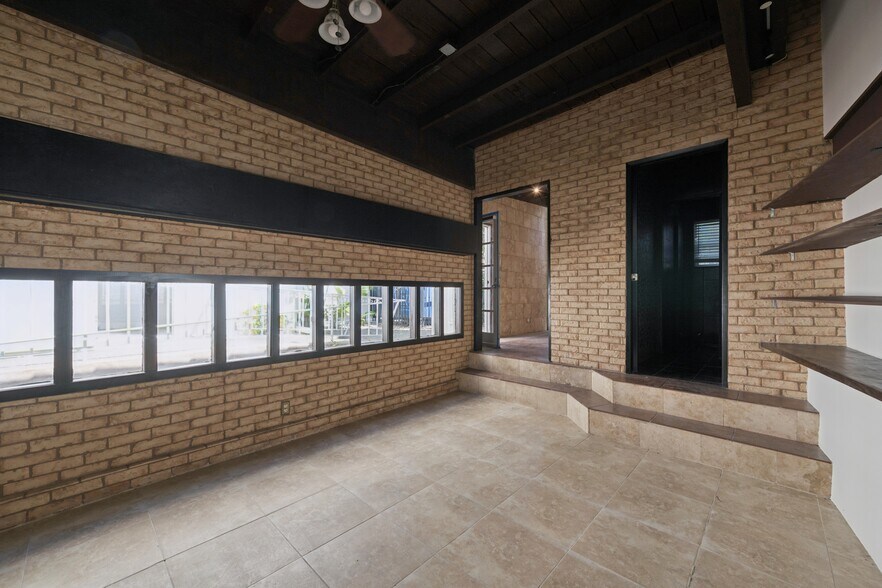 More Photos Of 4526 Wilshire Blvd, Los Angeles Office Residential For Sale