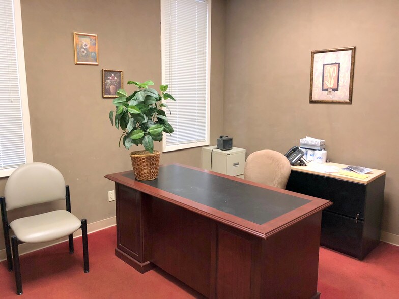 More Photos Of 3809 New Covington Pike, Memphis Medical For Lease