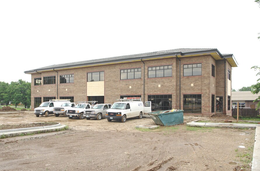More Photos Of 6885 W 151st St, Overland Park Medical For Lease