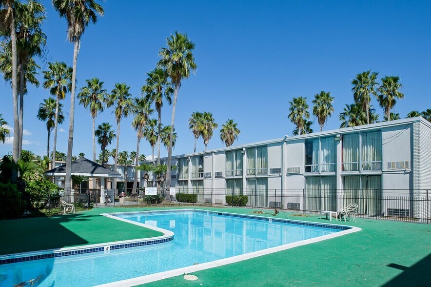 More Photos Of 910 Corn Products Rd, Corpus Christi Hotel For Sale