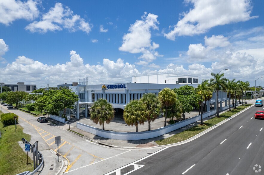 More Photos Of 16666 NE 19th Ave, North Miami Beach Office For Lease