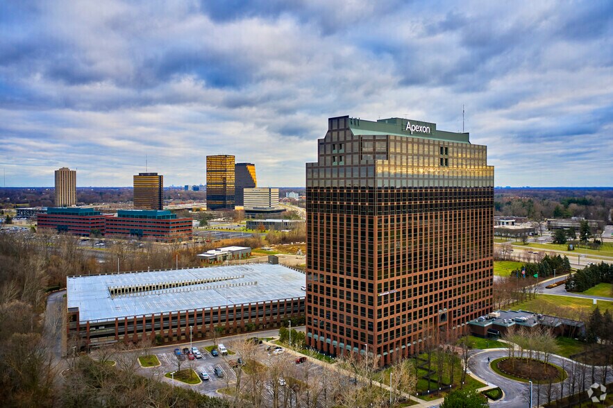 More Photos Of One Towne Sq, Southfield Office For Lease