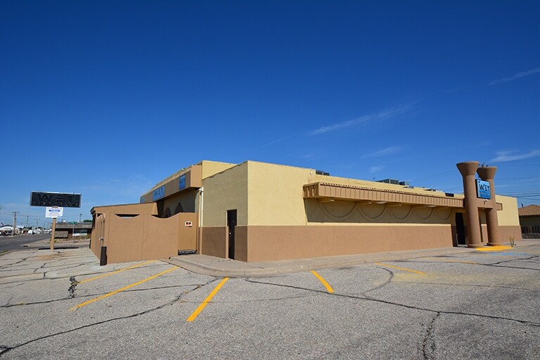 More Photos Of 1301 E Fulton St, Garden City Bar For Sale