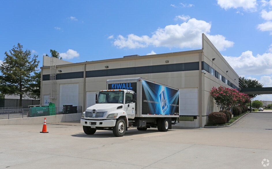 More Photos Of 16503 Air Center Blvd, Houston Unknown For Lease