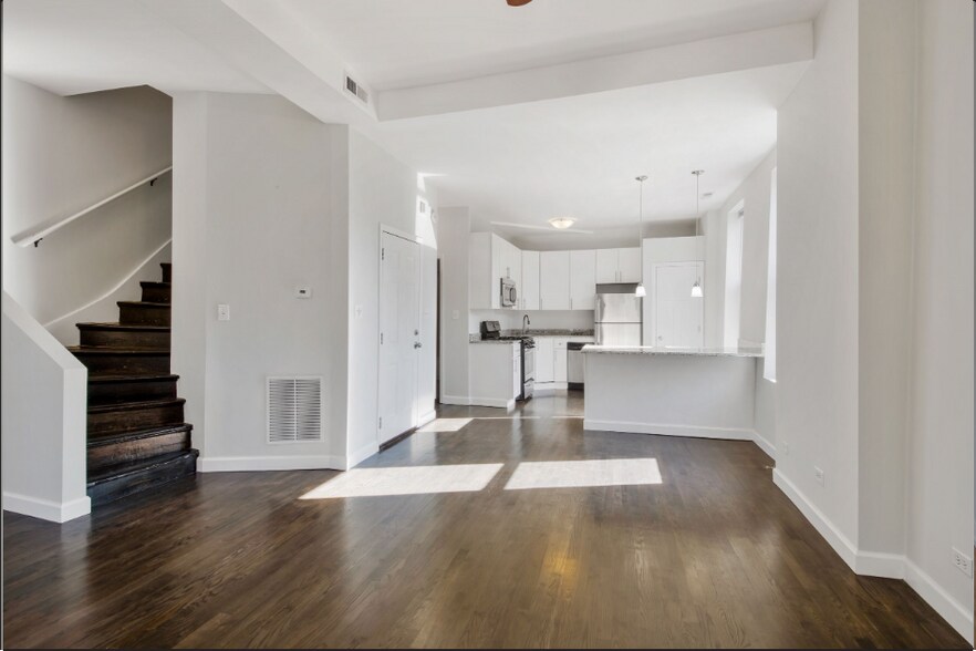 More Photos Of 1437 W Superior St, Chicago Apartments For Sale