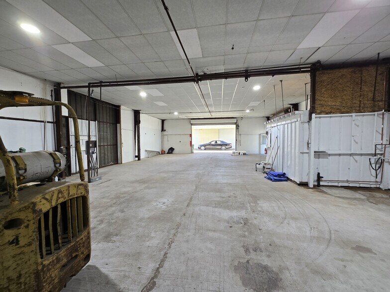 More Photos Of 10 Daisy Ave, Lodi Warehouse For Lease