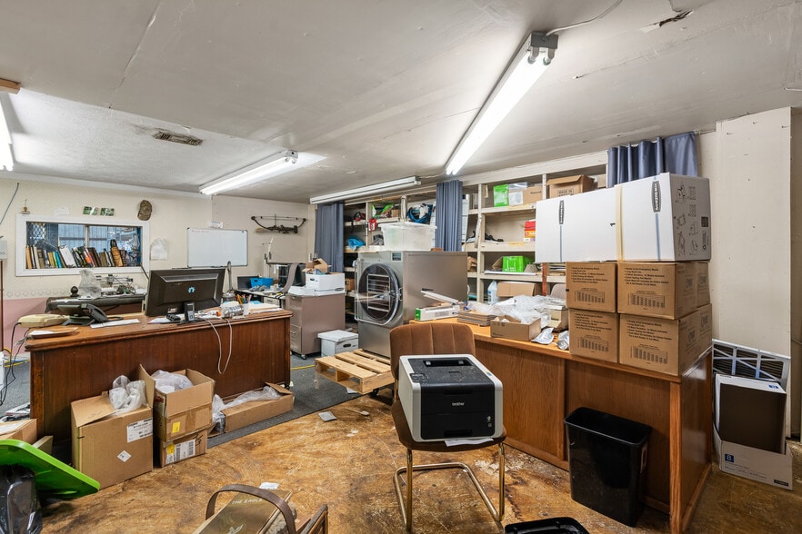 More Photos Of 2751 E Davis St, Conroe Freestanding For Sale